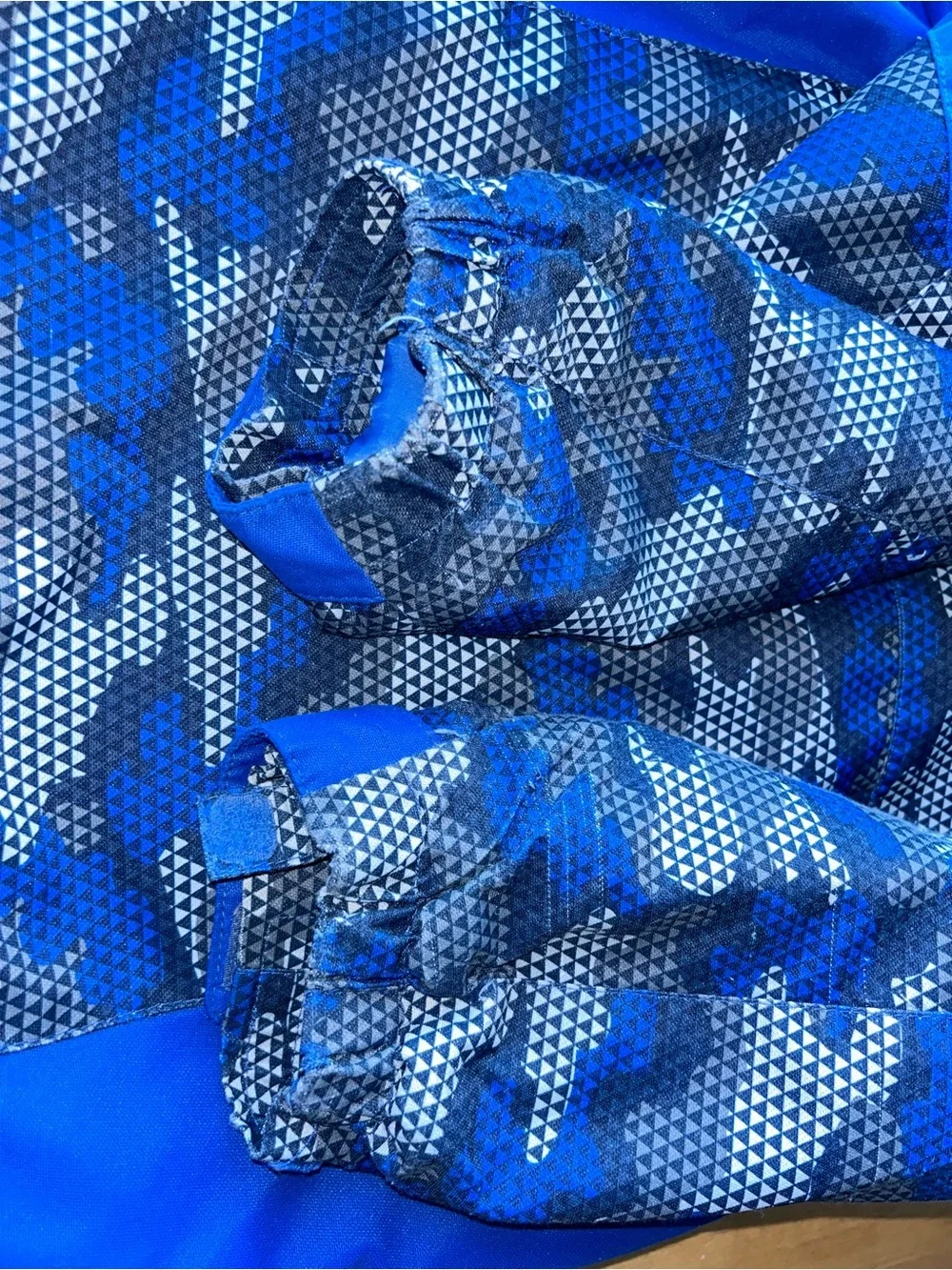 Boys 6/7 Swiss tech heavy puffer? Winter jacket blue camouflage